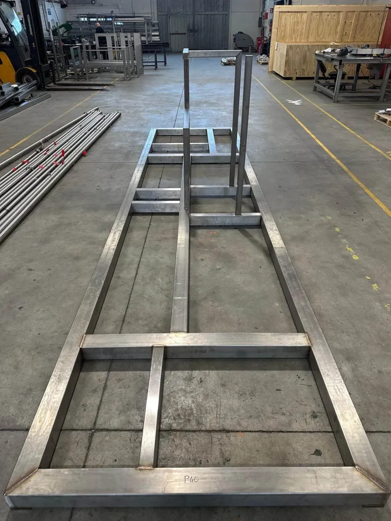 Home 4 Telaio in acciaio inox costruito in officina